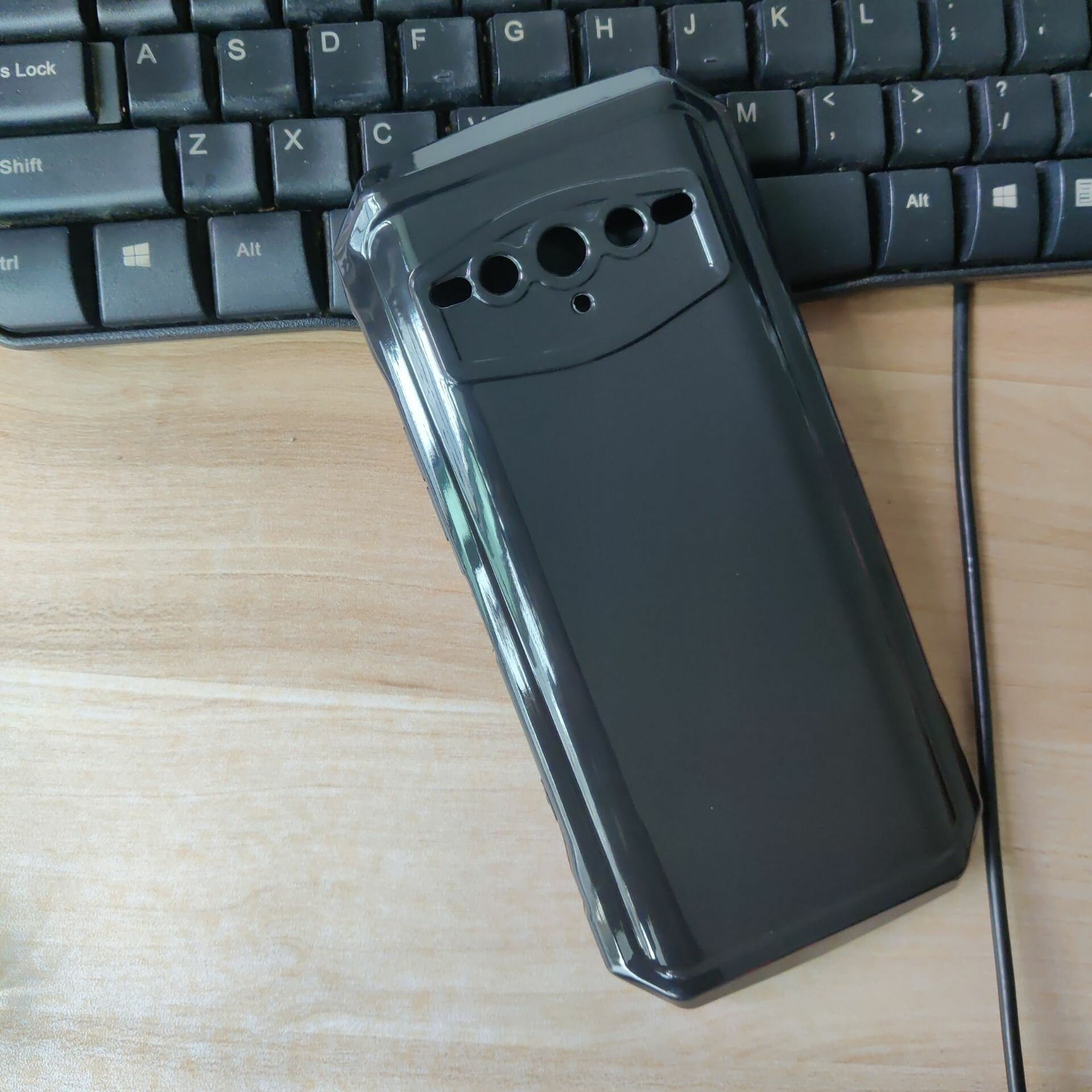Задняя панель-чехол-накладка MyPads Morbido для Doogee V30 ультра-тонкая полимерная из мягкого силикона черная