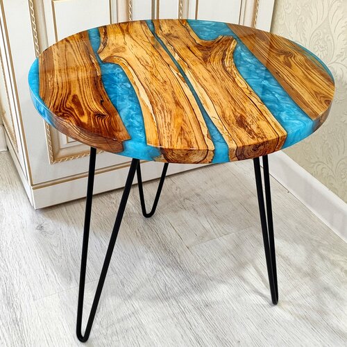 Журнальный/кофейный столик из дерева и эпоксидной смолы ручной работы 