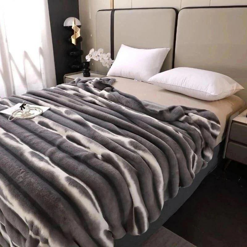 фото Меховой, мягкий, нежный плед-покрывало " Кролик", размер 200х220