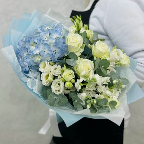 Изображение товара Авторский букет с эустомой, гортензией, маттиолой и розами. Rybe-flowers.
