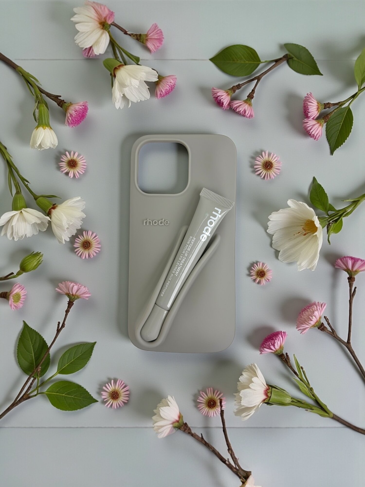 Чехол Rhode для iPhone 15 Pro Max, силиконовый с держателем для бальзама, женский комплект, премиум