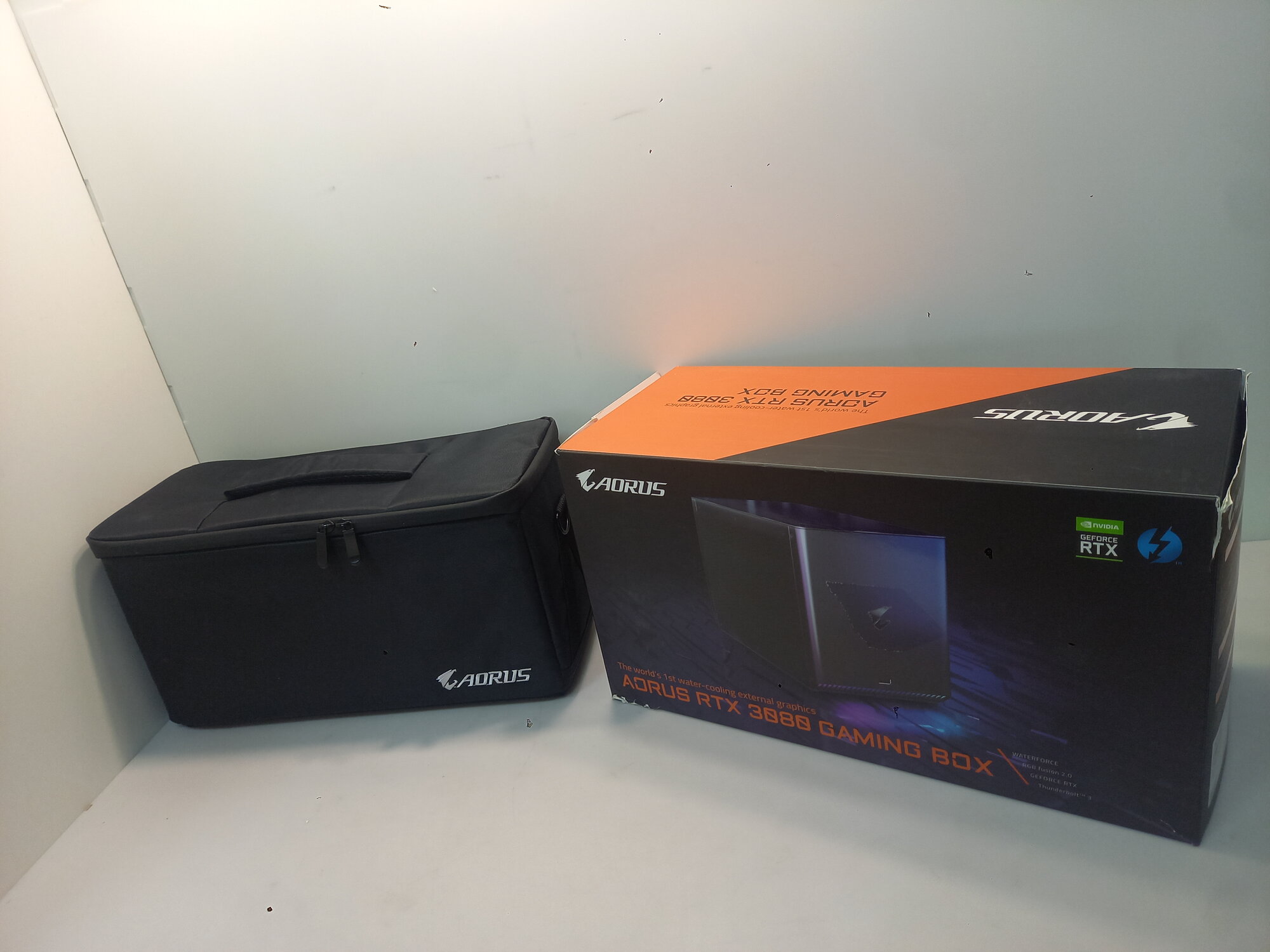 Видеокарта внешняя GIGABYTE 10Gb GeForce RTX 3080 AORUS GAMING BOX 2.0 (GV-N3080IXEB-10GD)