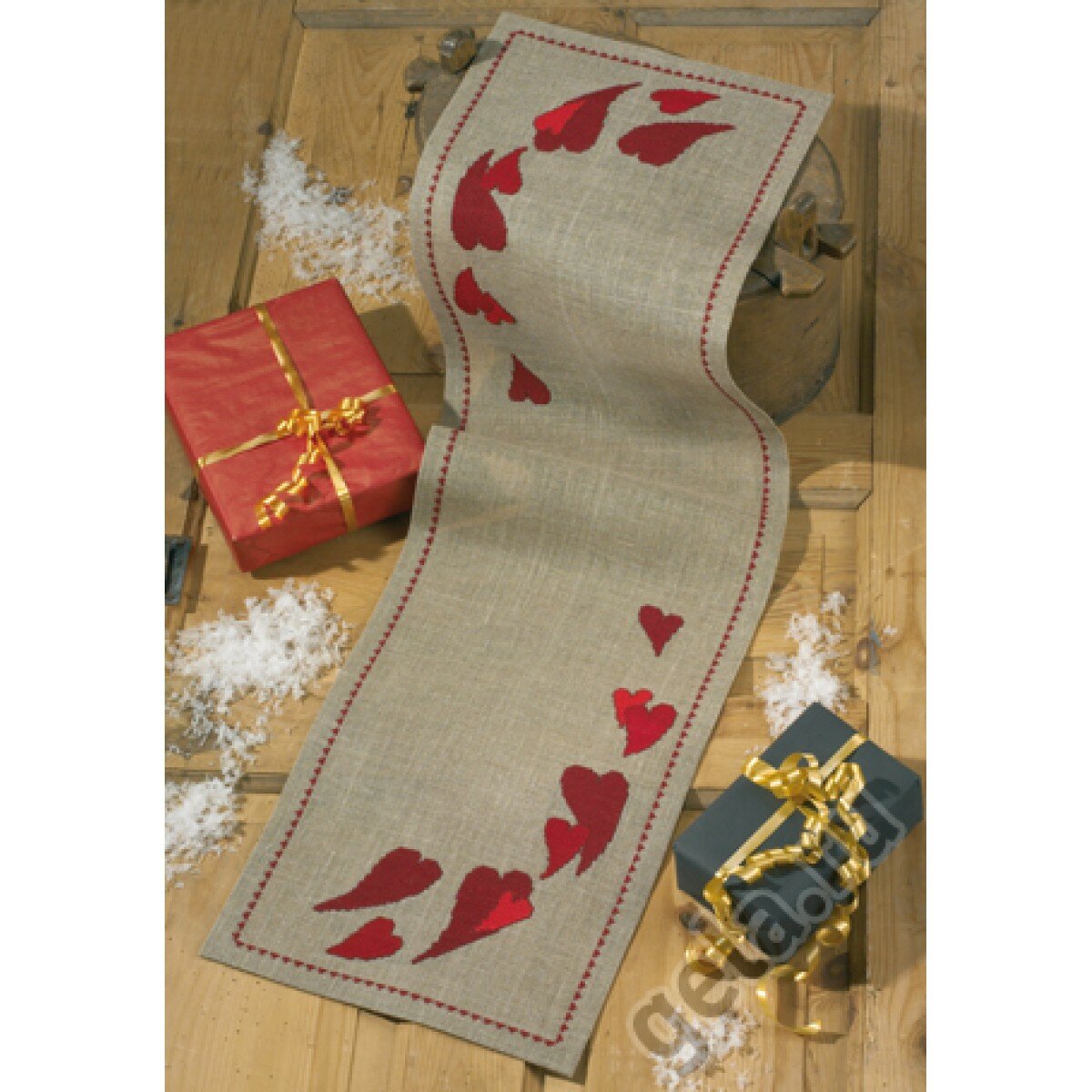 Набор для вышивания дорожка Рождественское сердце 33 x 115 см PERMIN 68-1296