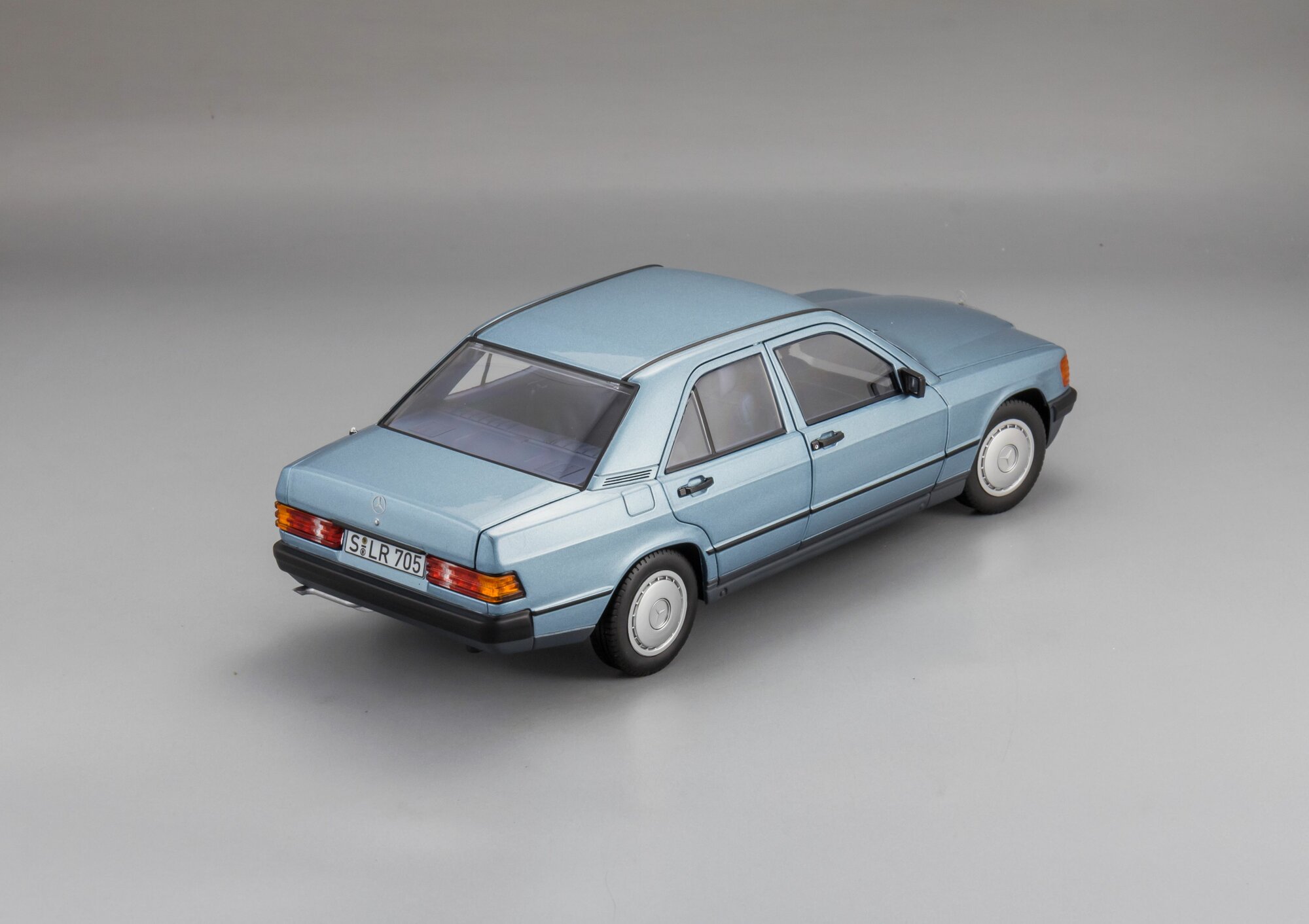 Масштабная модель Mercedes-Benz 190E - 1984 — фото 1