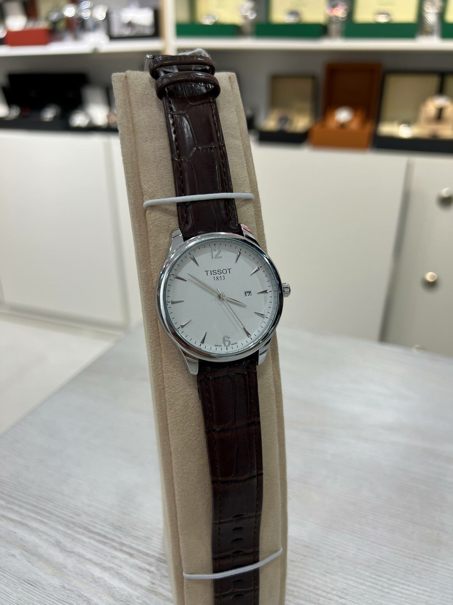 Наручные часы TISSOT, серый