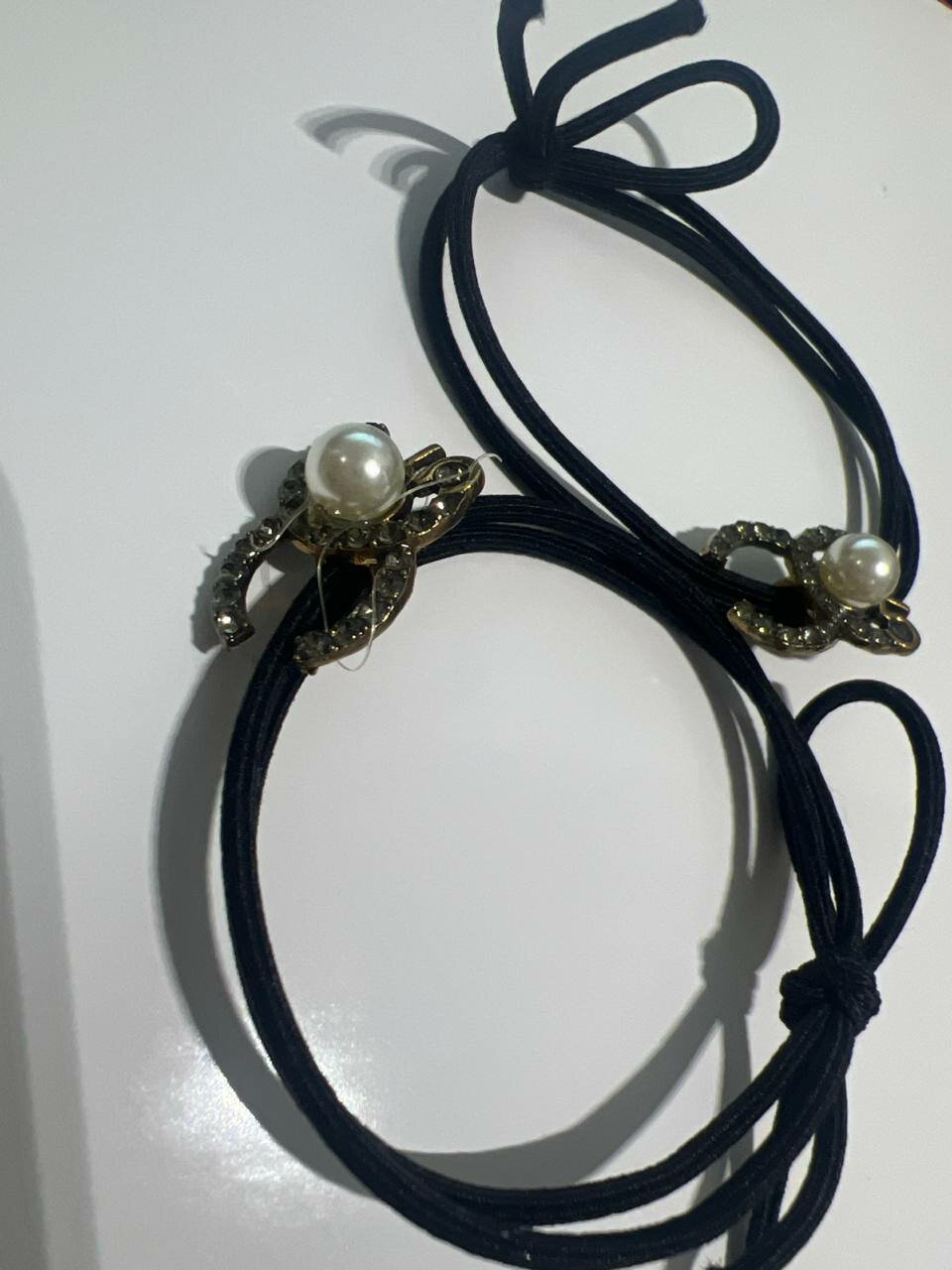 Резинка для волос с Чорны бантом и стразами — фото 1