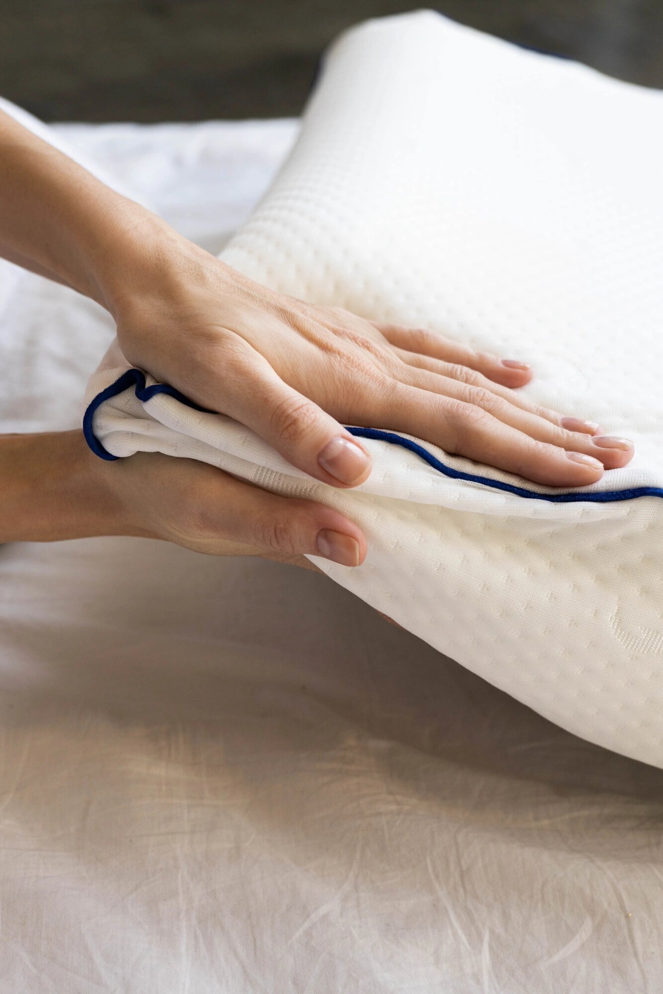 Подушка для сна с эффектом памяти Техника здоровья, размер - 53х38х12/14 см, белый - фотография № 6