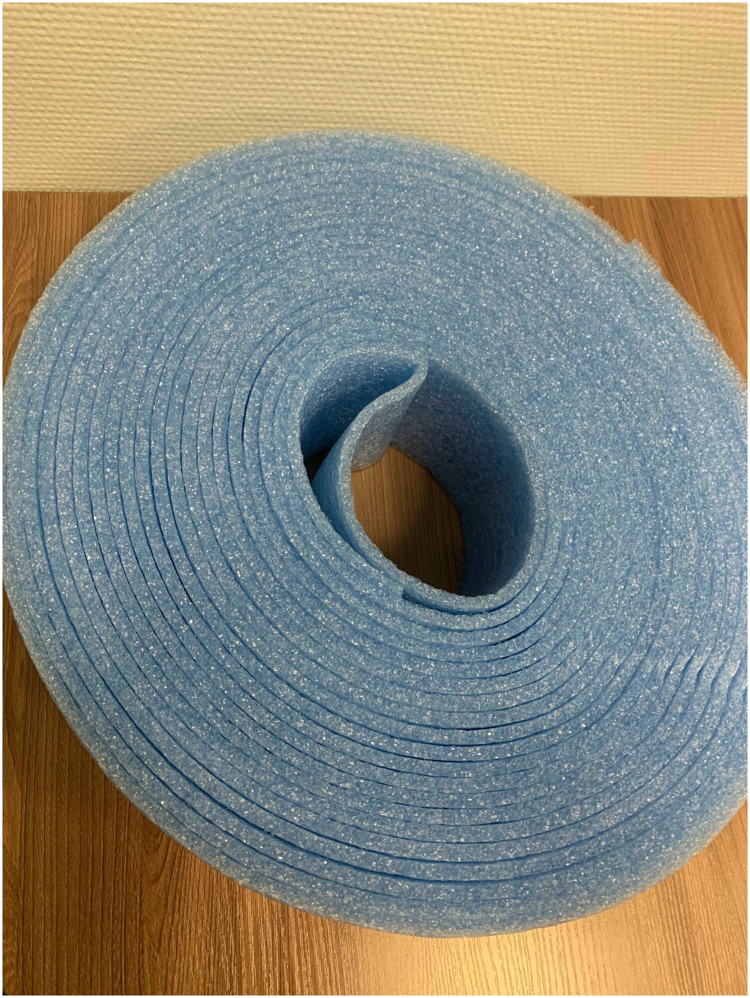 Лента демпферная 150мм (ширина) х 8мм (толщина) х 20 м (длина) голубая / кромочная лента для стяжки пола - фотография № 4