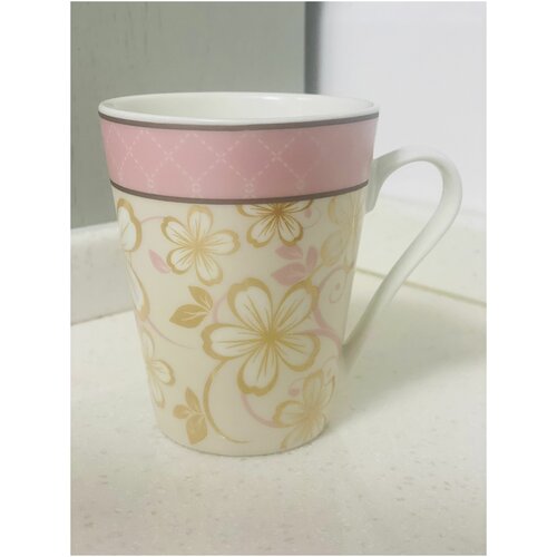 Кружка для чая с цветами, в пастельном цвете 370 мл