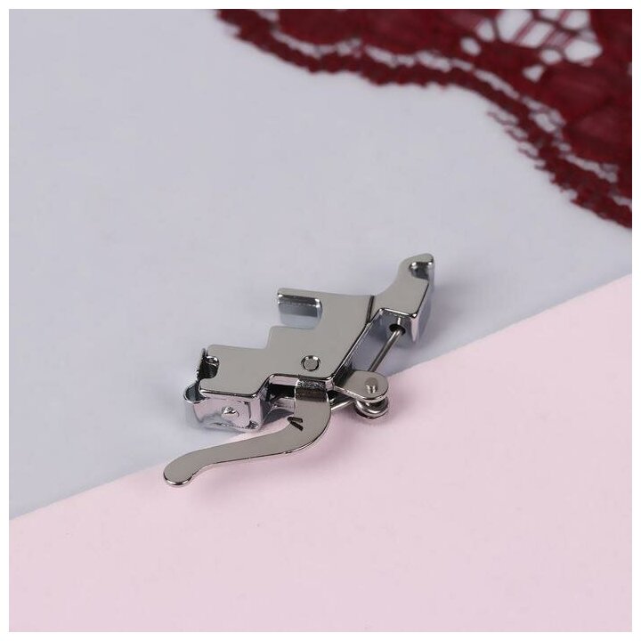 Адаптер для швейных машин с винтовым креплением лапки, цвет серебряный - фотография № 2