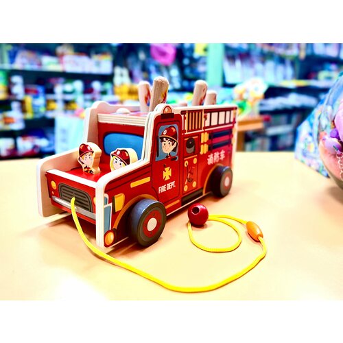 развивающая игрушка toysib пожарная машина 5167691 разноцветный Развивающая деревянная пожарная машина стучалка