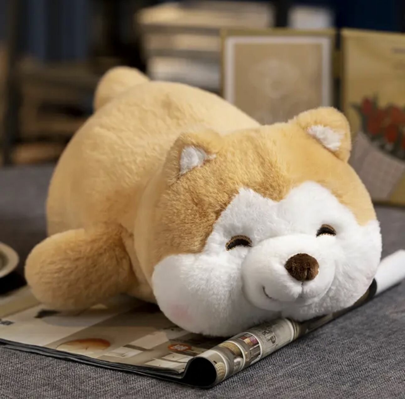 фото Мягкая игрушка Глазастик Корги / Пушистая подушка обнимашка для засыпания и сна детей и подростков / Плюшевый подарок для девочки и мальчика