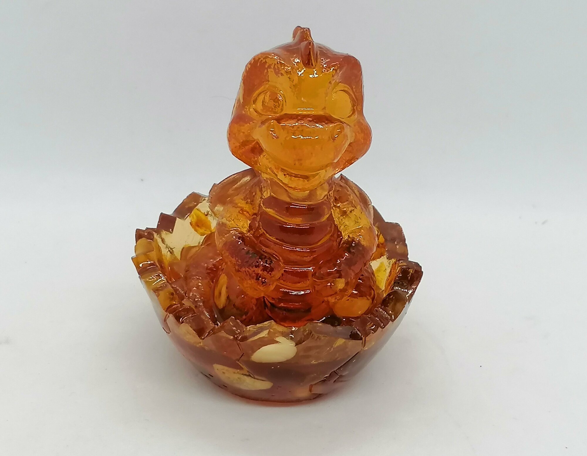 Янтарная фигурка "Дракоша в яйце" — фото 1