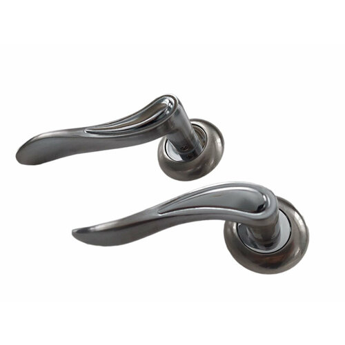 Ручка дверная Кьянти на круглой розетке, цвет белый никель/хром