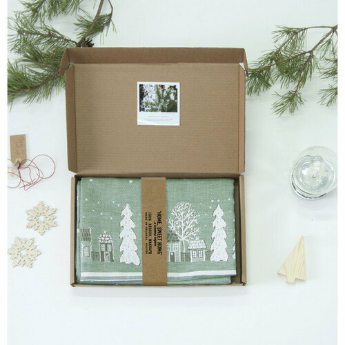 Скатерть новогодняя на стол тканевая, 150 х 220 см, 100% хлопок, рисунок жаккард, в подарочной коробке крафт ID: 1522/3/Xmvillage green