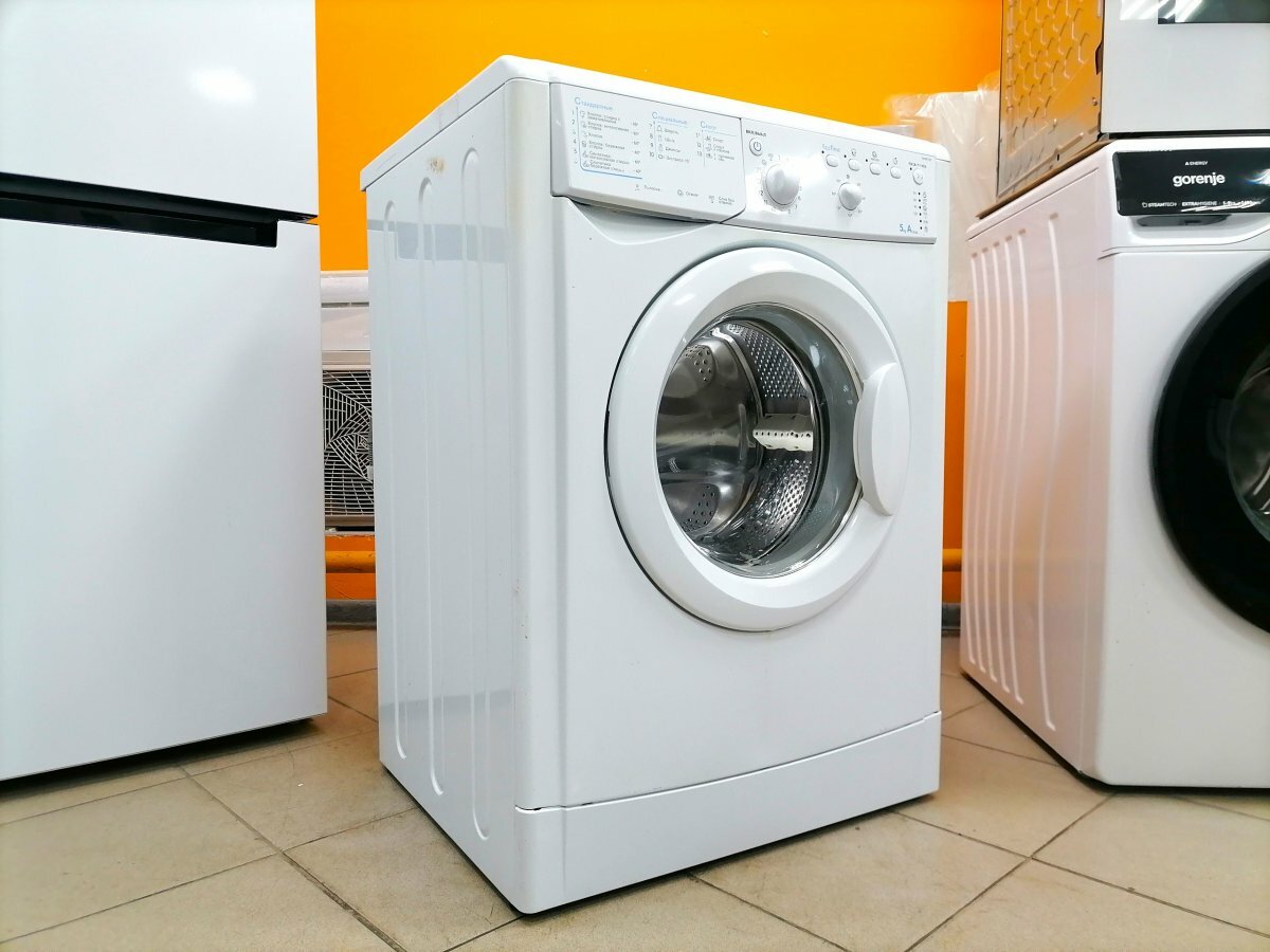 Стиральная машина Indesit. IWSB5105