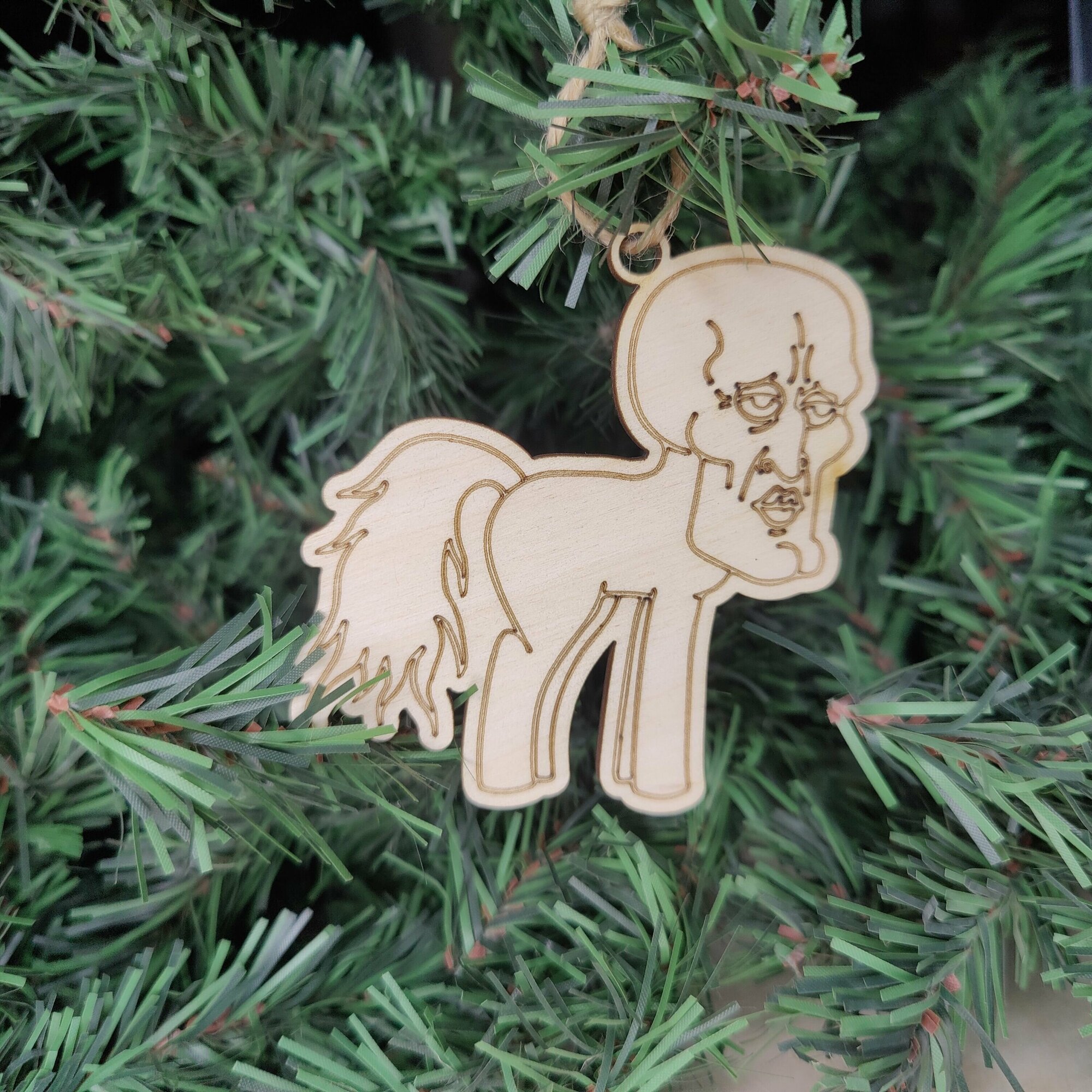 Деревянная елочная игрушка мем "Сквидвард пони", 1 штука, цвет бежевый