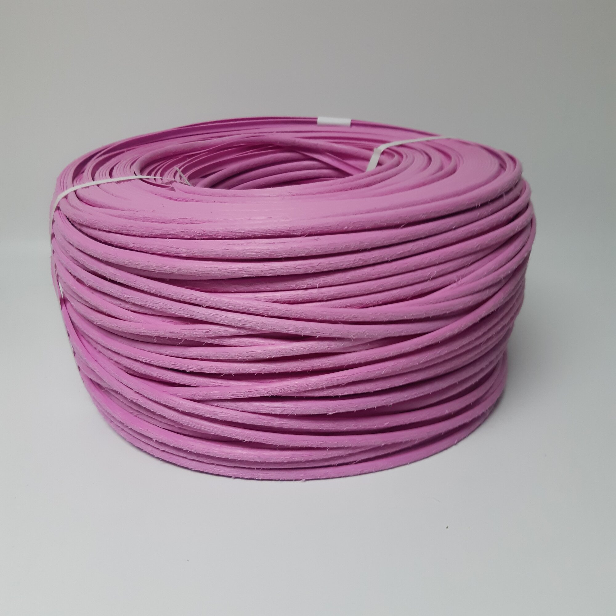 Ротанг для плетения, розовый, полутрубка 7мм, шлифованный, бухта 5,1кг