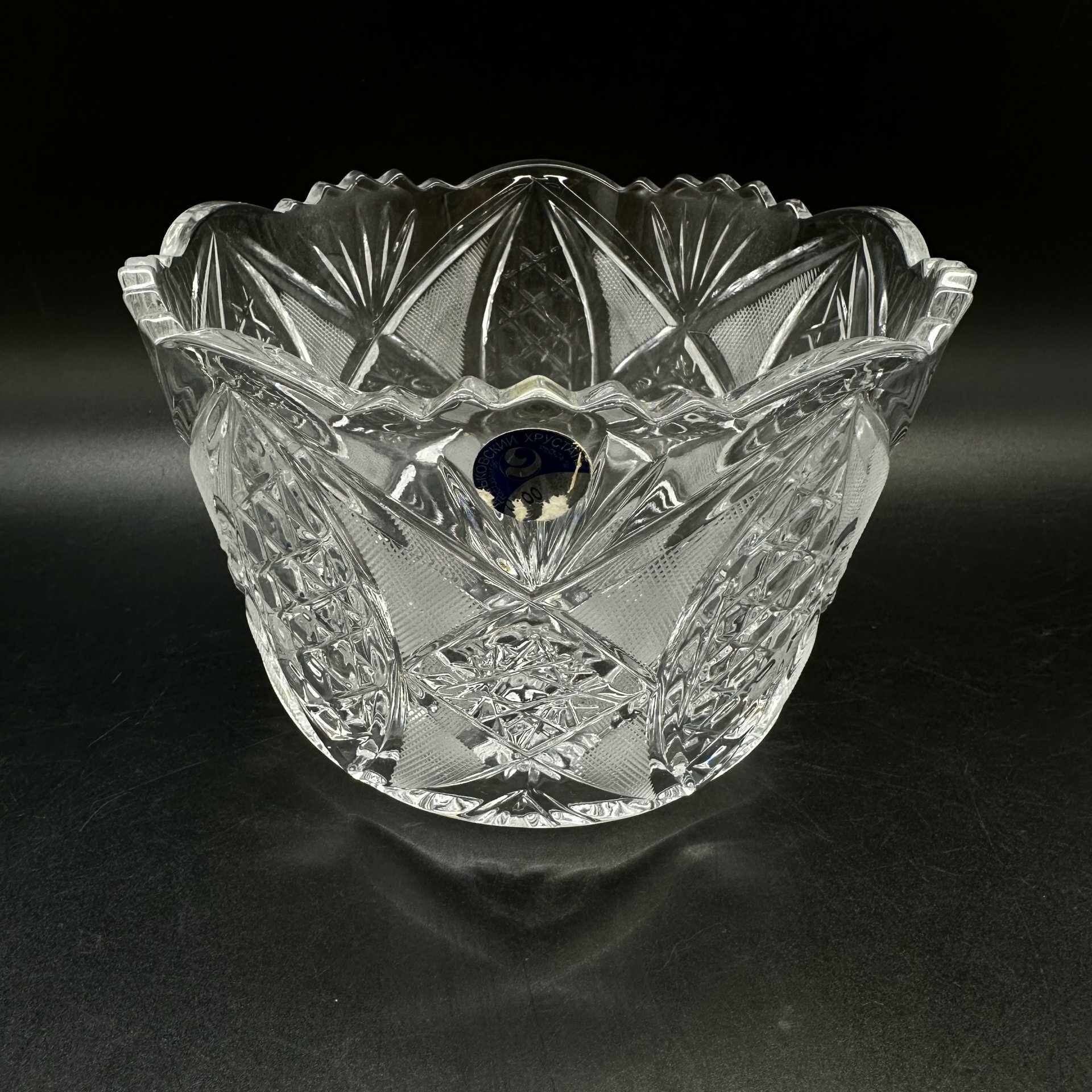фото Ваза (салатник, конфетница) с резным геометрическим декором, хрусталь
