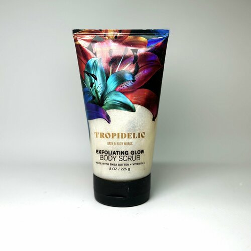 Bath and Body Works отшелушивающий сияющий скраб для тела Tropidelic 2600₽