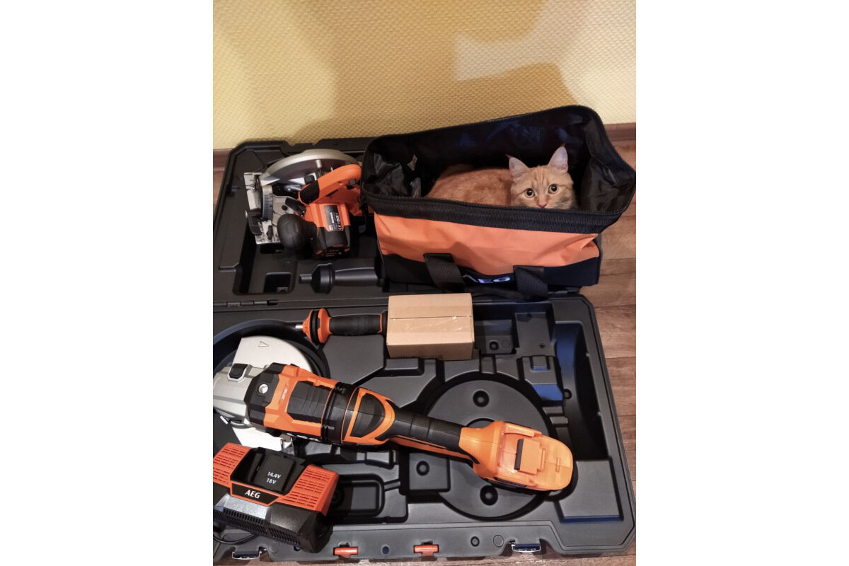 Аккумуляторная дисковая пила AEG BKS18LI-401B 4935471047