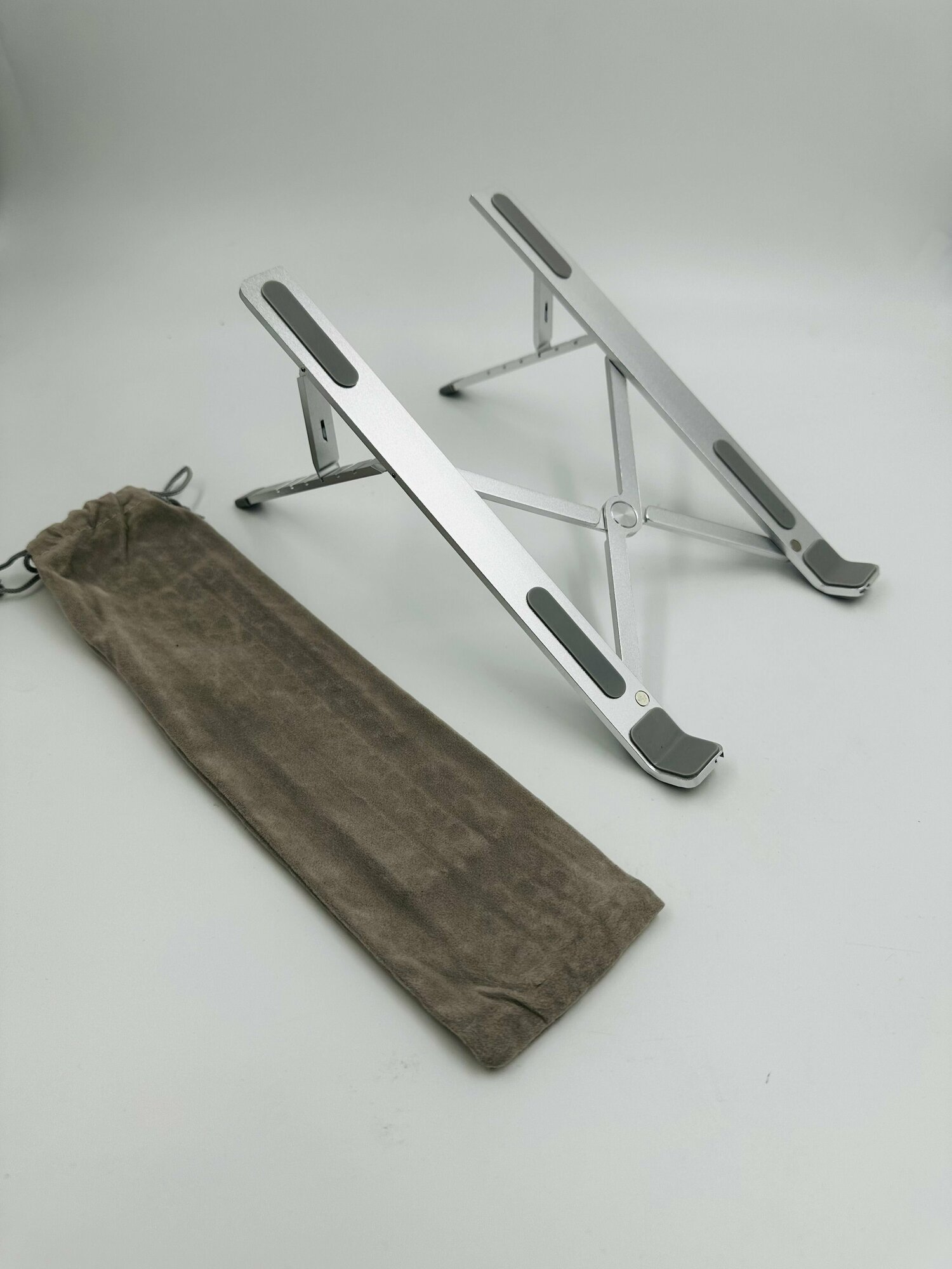 фото Подставка для ноутбука 11"-17" регулировка высоты, складная, металлическая, SlLVER