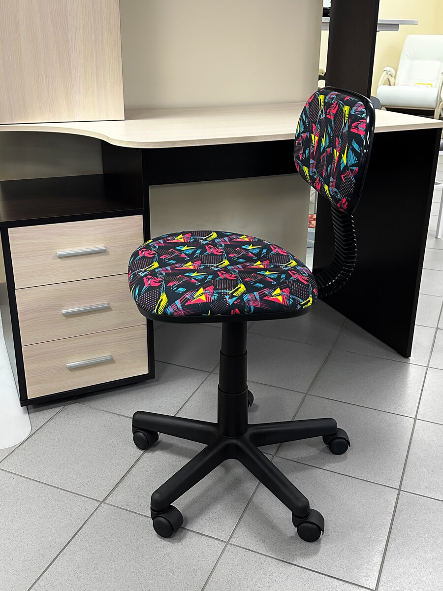 Кресло детское Бюрократ CH-201NX, обивка: ткань, цвет: мультиколор, рисунок геометрия - фото №10