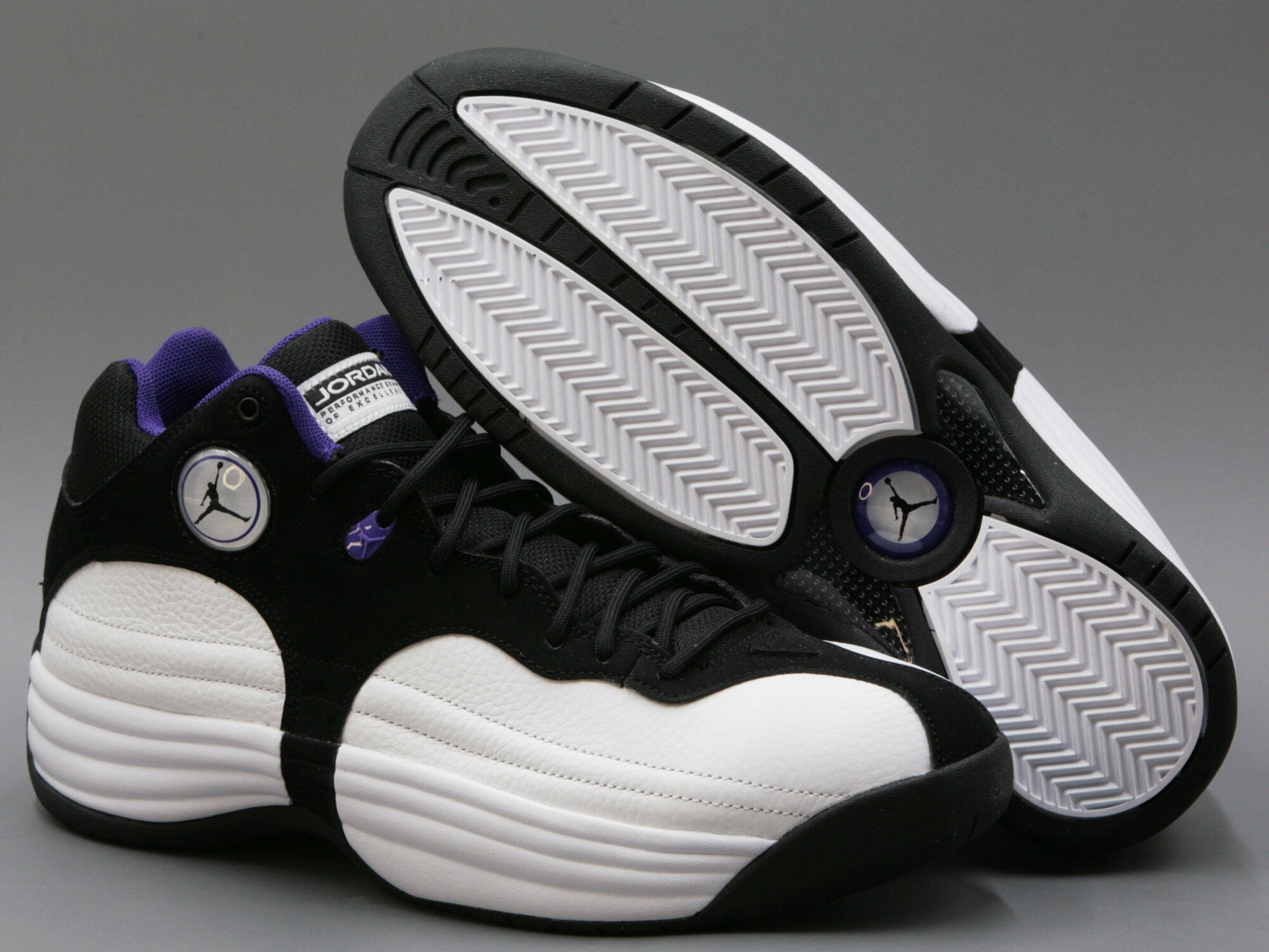 Баскетбольные мужские кроссовки Nike Jordan Jumpman Team I CV8926-105