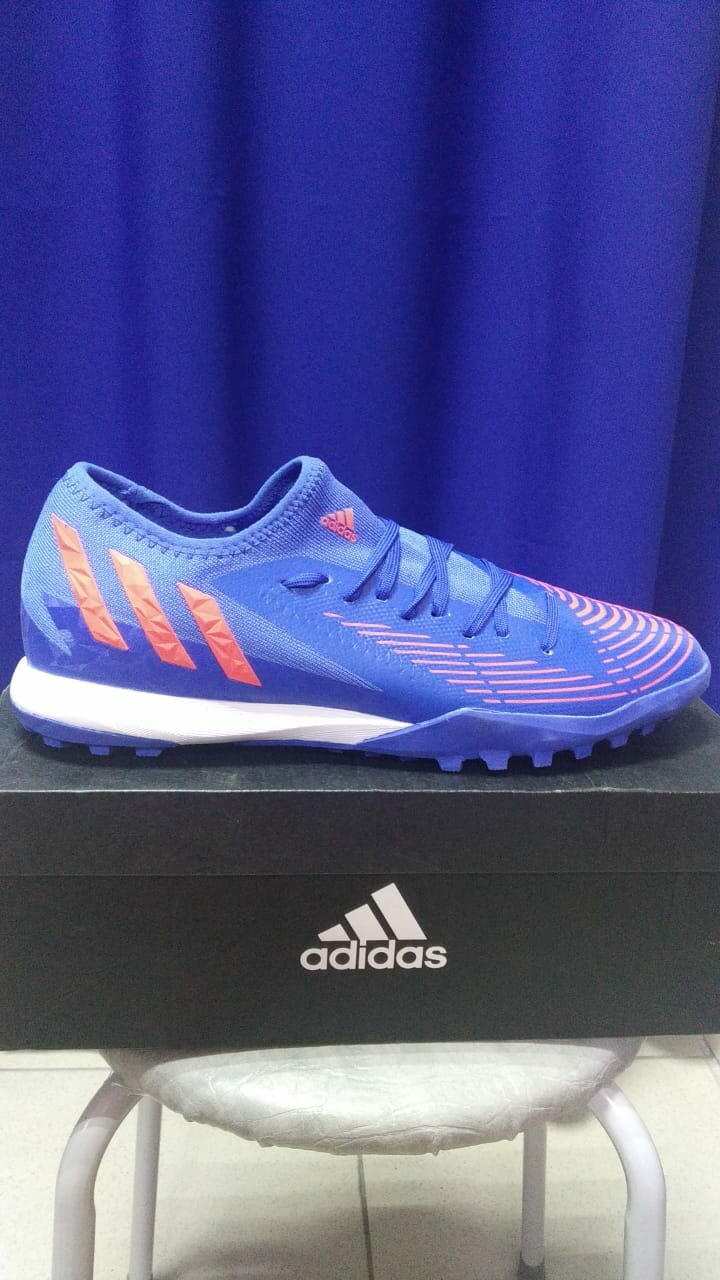 Для футбола ADIDAS PREDATOR Размер 44 ( длина по стельке 28 см ) Грунтовки футбольные для зала и искусственного поля сороконожки