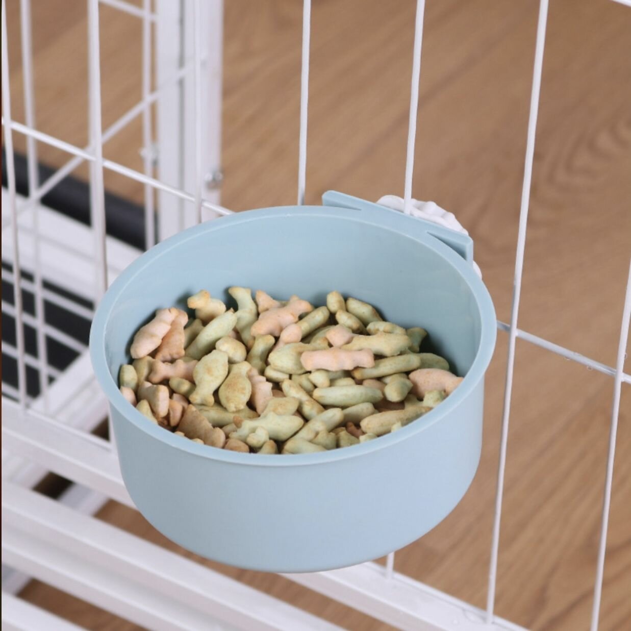 фото Миска подвесная для животных для корма или воды с креплением поилка - кормушка в клетку вольер