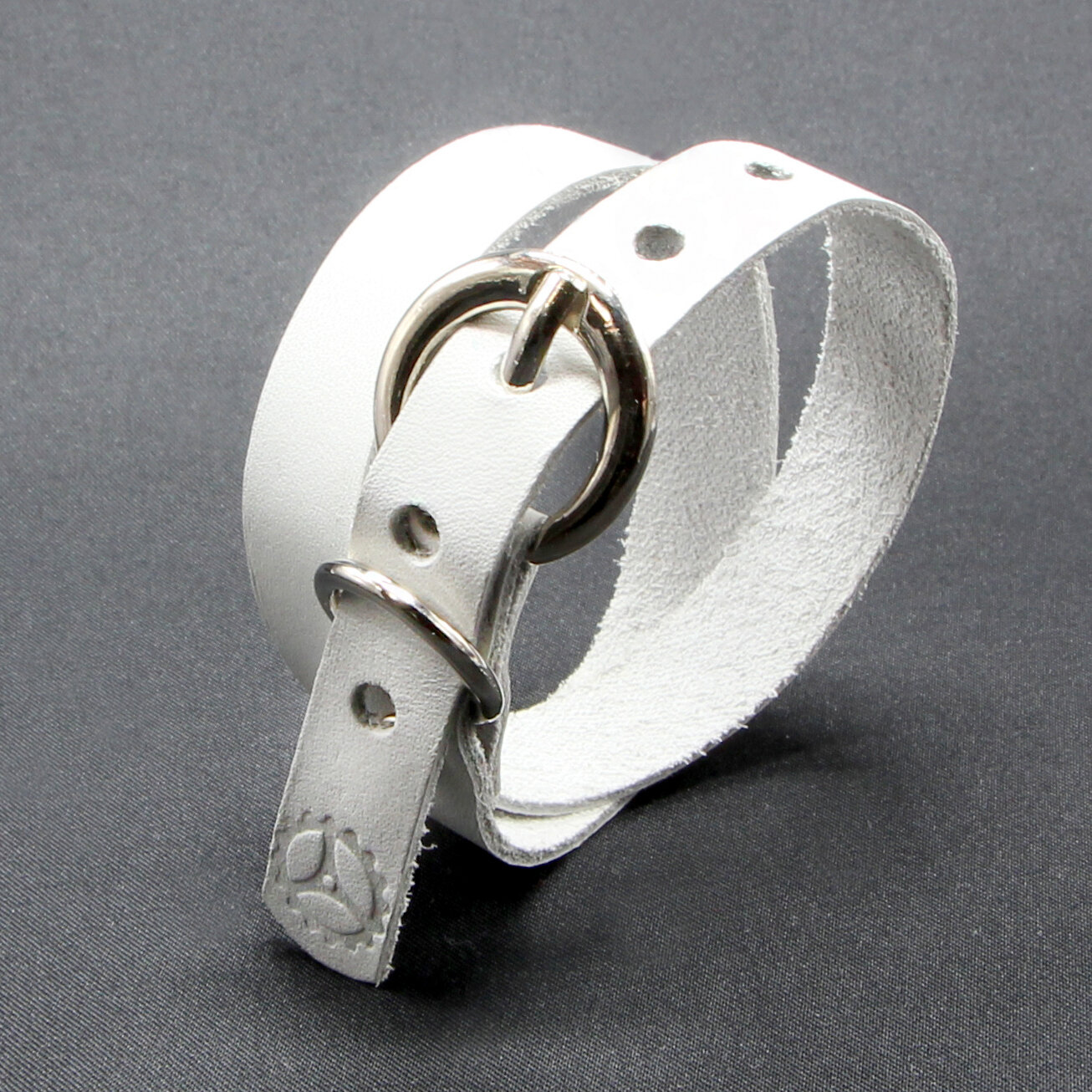 фото Белый кожаный браслет – CosplaYcitY.ru – BSV77217-2\White-Collection-2025\