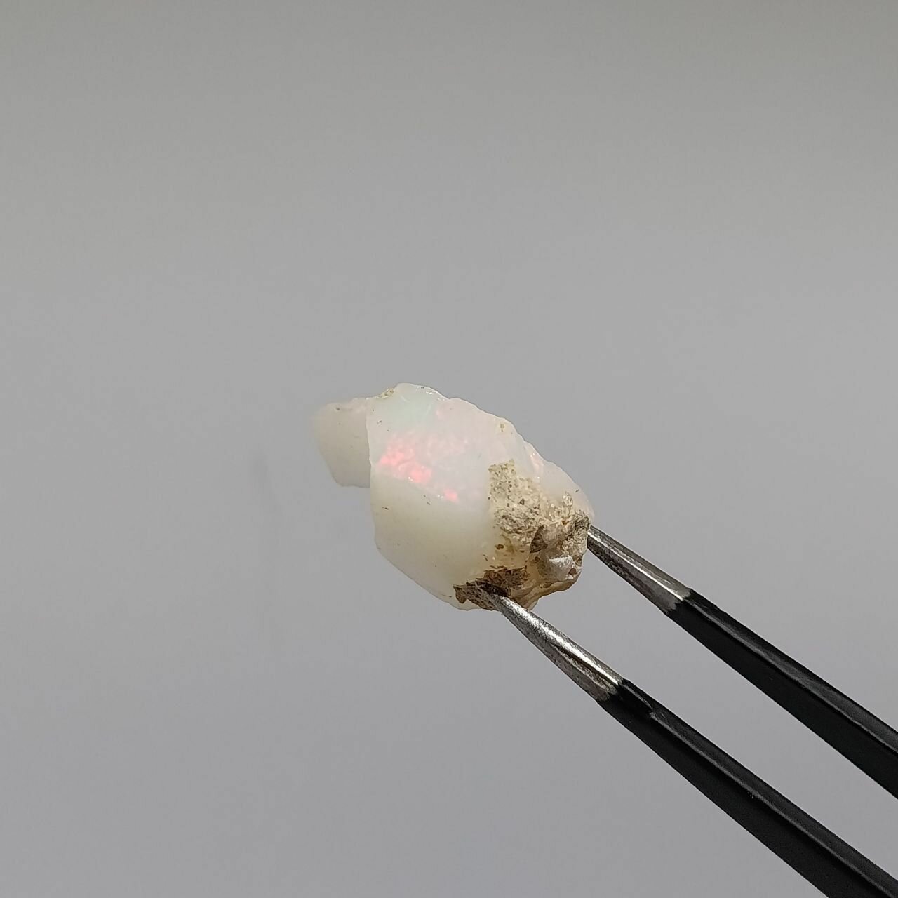 Опал редкий, белый благородный 20 мм