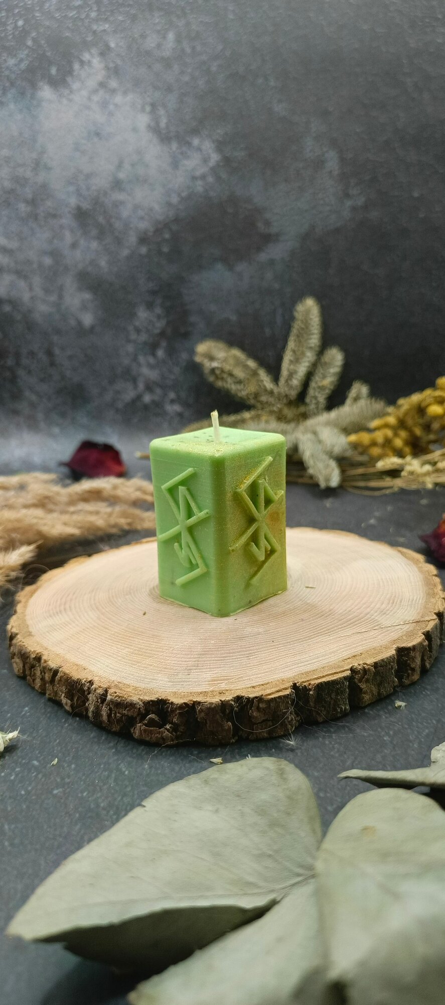 Свеча  Удача  салатовая