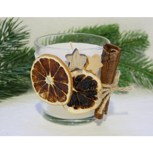 Свеча декорированная в стеклянном сосуде