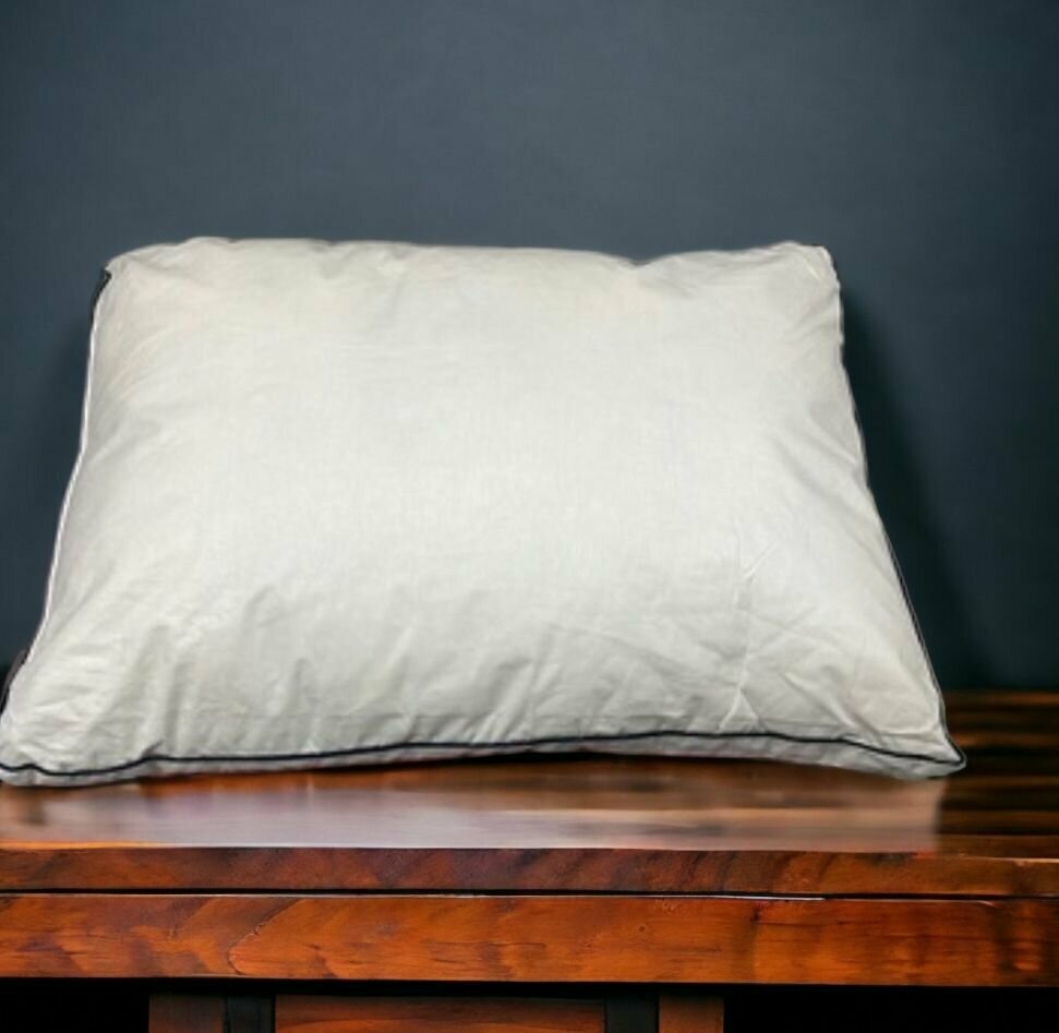 фото Подушка Maison D'or FOUR 50*70 белая с красной черной вставкой