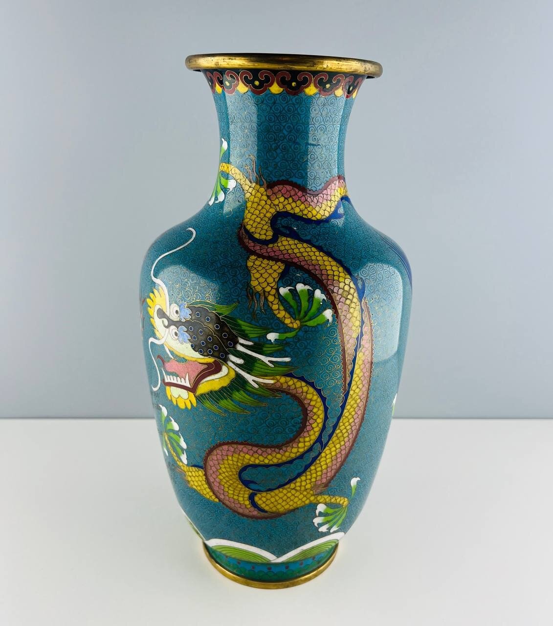 Винтажная ваза "Китайские драконы". Клуазоне. Китай, 1950-е.
