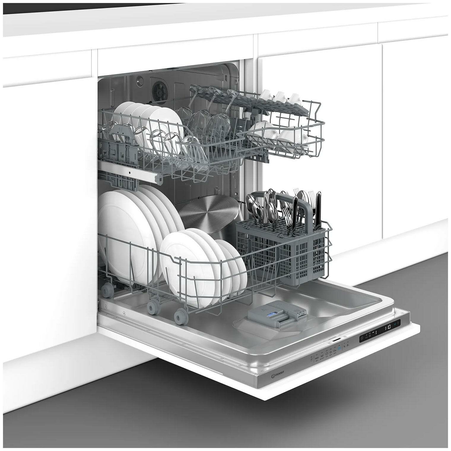 Посудомоечная машина Indesit DI 4C68 AE (вместимость 14 комплектов посуды, уровень шума 48 Дб, средн