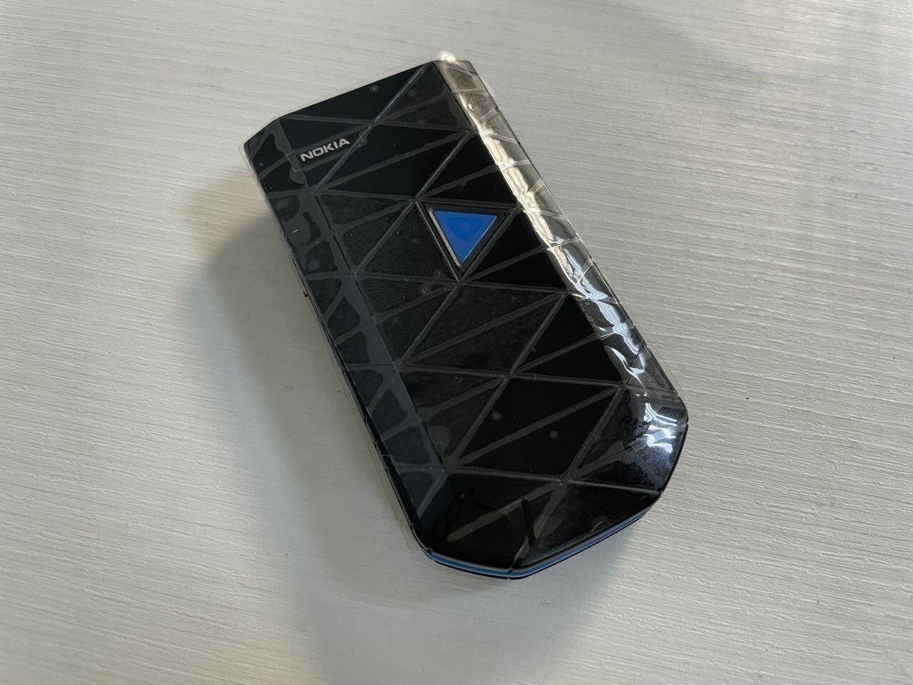 Телефон Nokia 7070 Prism