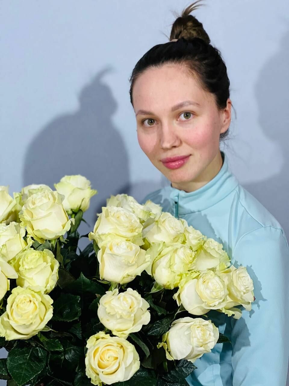 Розы белые эквадор 25шт 70см / Цветы / Букет