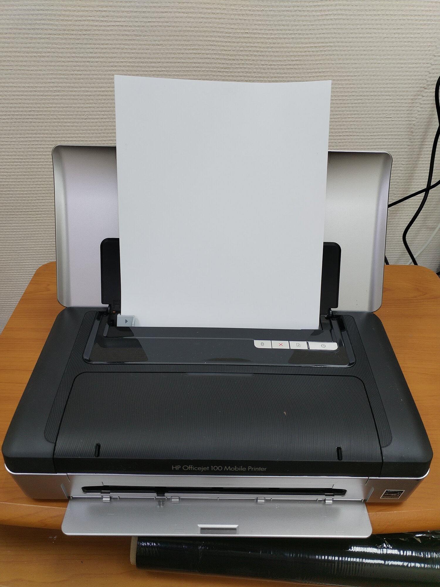 Мобильный цветной принтер HP OfficeJet 100