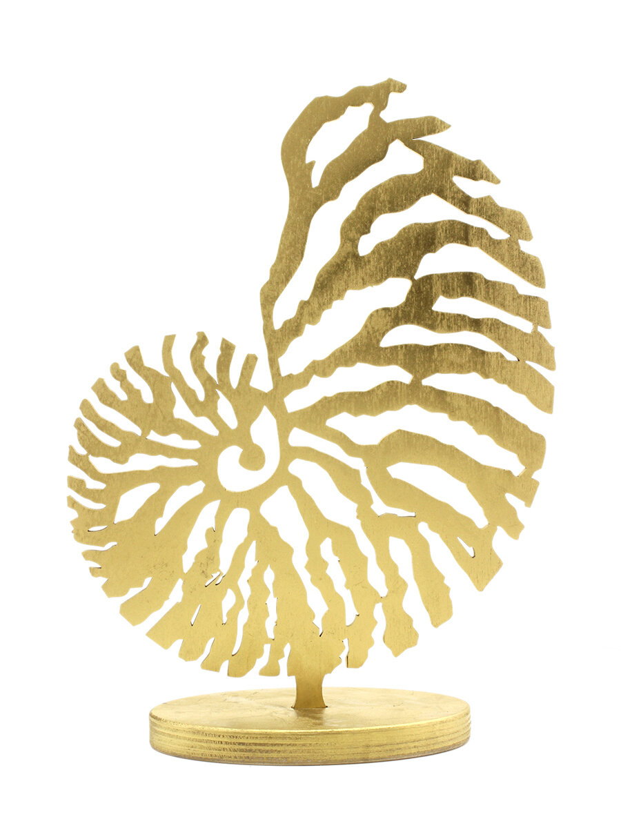 Декор для дома настольный для украшения интерьера Nautilus из дерева от мастерской FrogDog