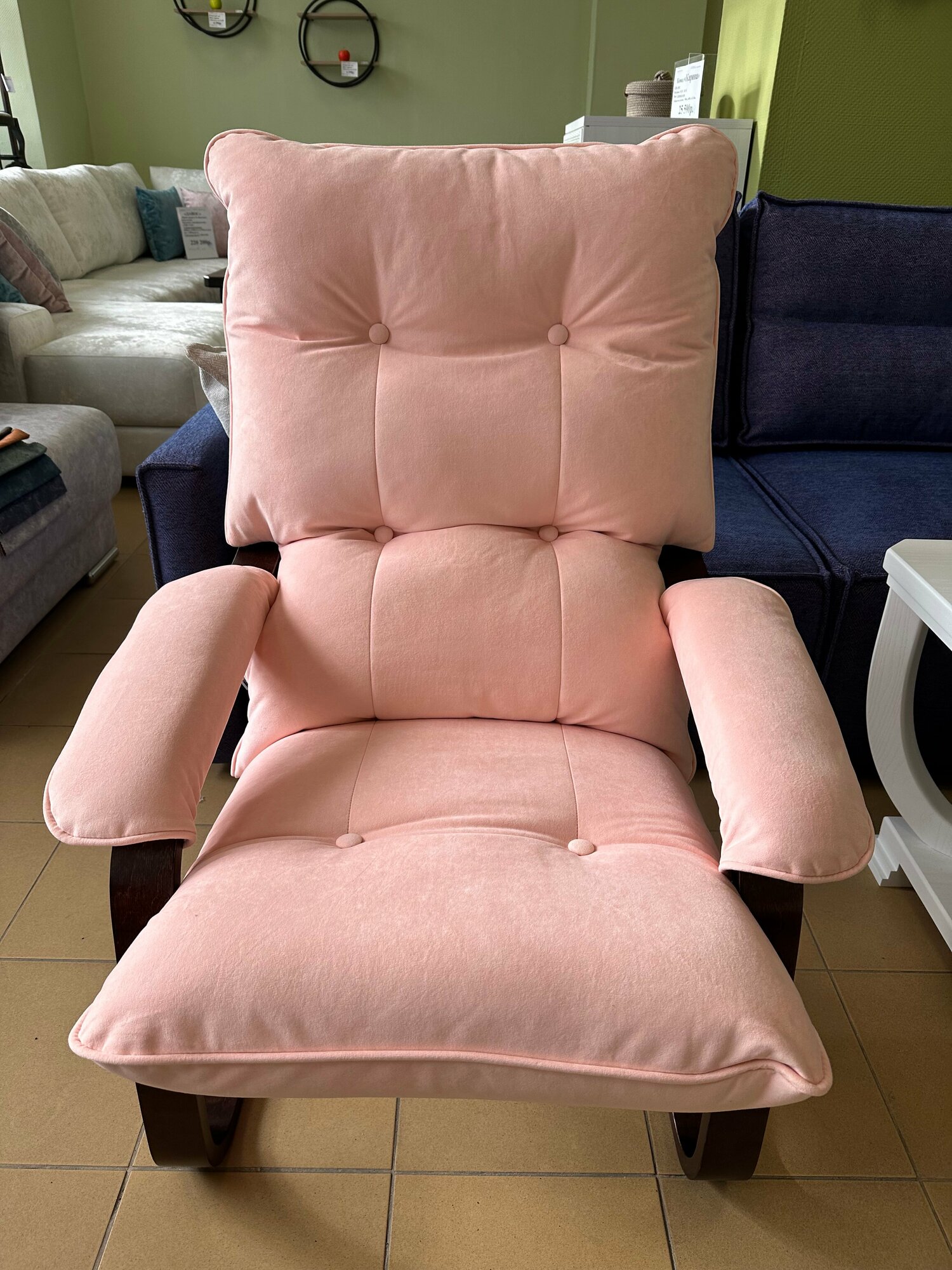 Кресло-качалка "PNEUMO" Каркас-орех, цвет-розовый персик