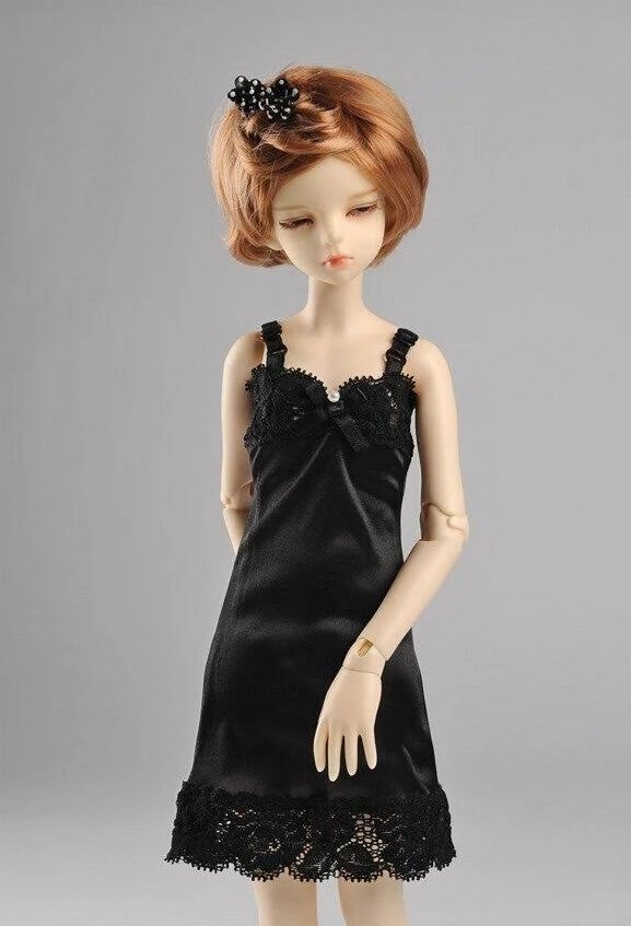 Dollmore Slim Line Slip Black (Ночная сорочка черного цвета для кукол Доллмор)