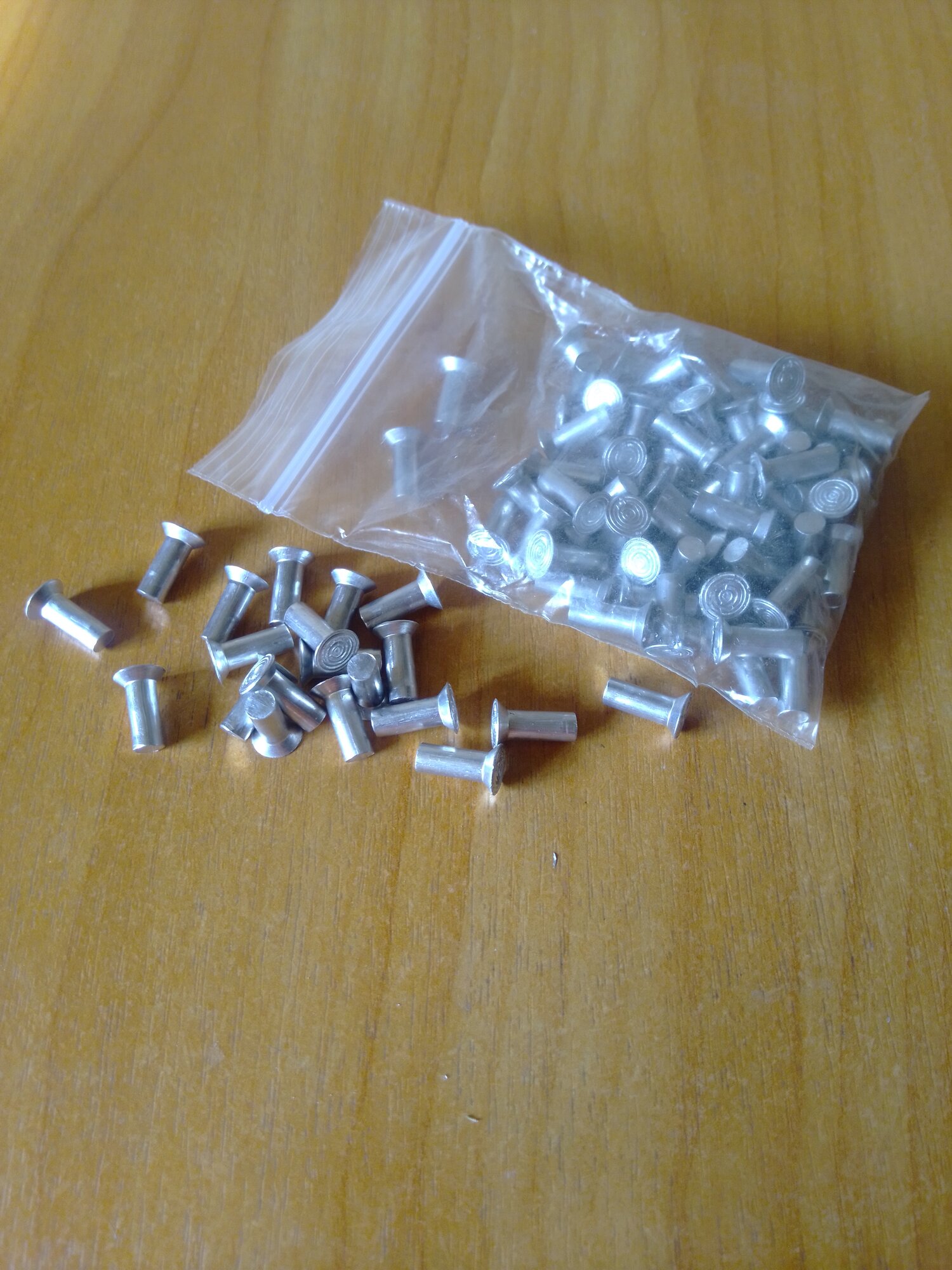 фото Заклепка тормозная 4х11 потайная алюминиевая для автомобилей Газ-3302 "газель", ЗИЛ-5301"бычок". Комплект 64 шт.