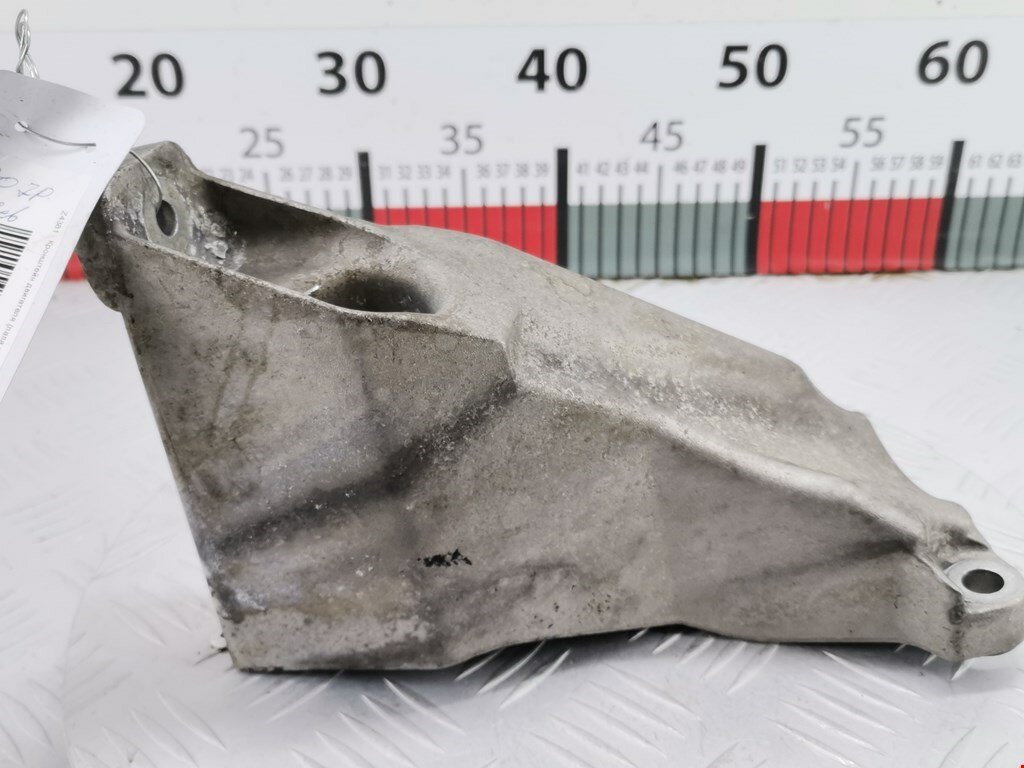 Кронштейн (крепление лапа) двигателя Audi A4 B5 8D0199305A арт. 1618874