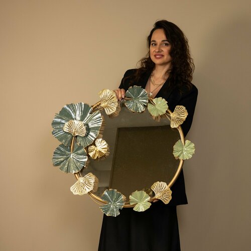 Зеркало настенное интерьерное настенное 68х76 см для ванной прихожей гостиной спальни Декор зеркальный Бергамо цвет золотой зеленый 15990₽