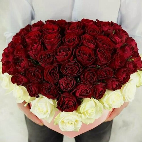 Изображение товара Монобукет Букет Маркет "Сердце", кенийские розы, 101 цветок, 40 см