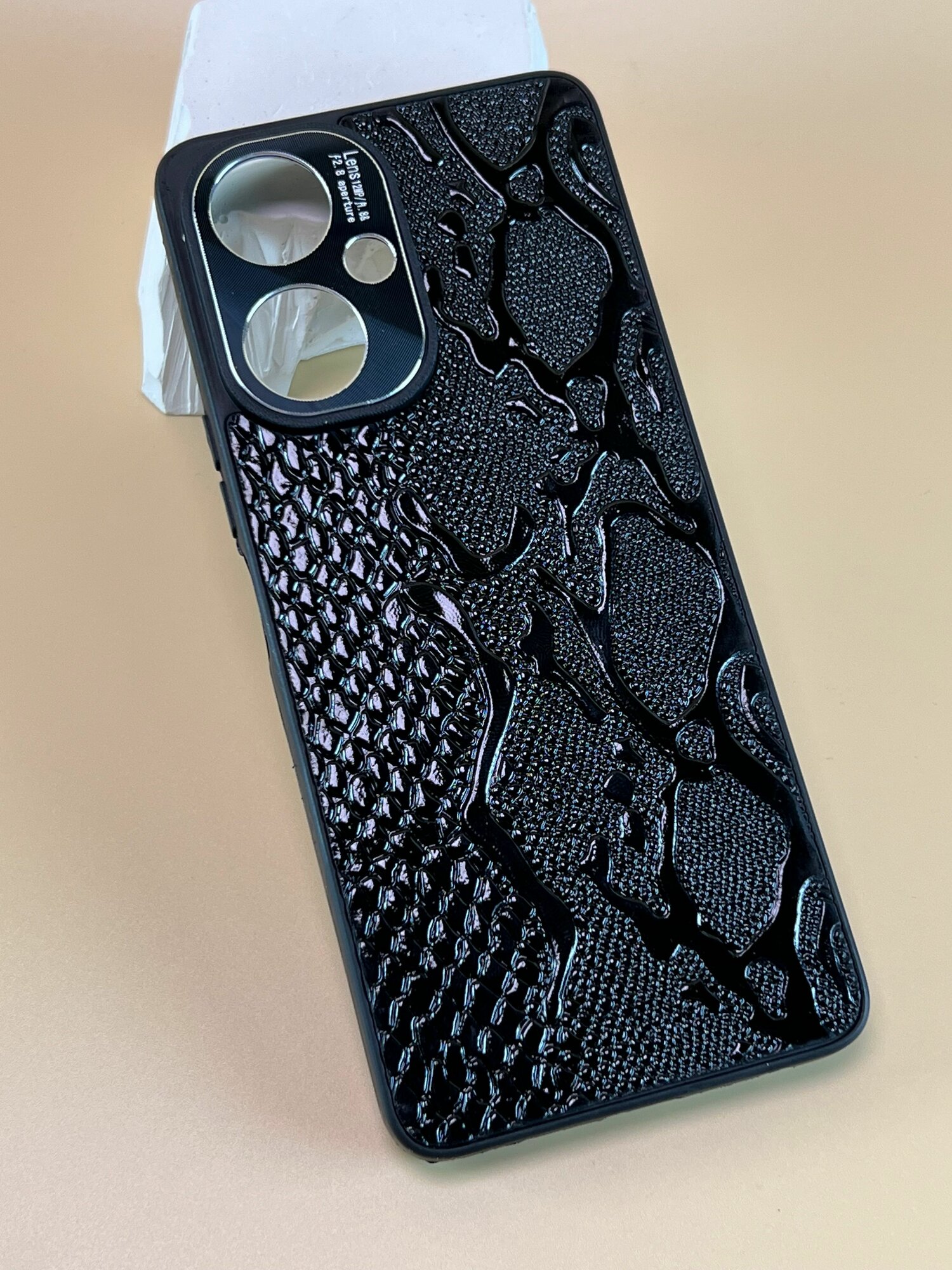 Чехол Tecno Camon 19 /Camon 19 Pro кожаный, с защитой камеры, Техно Камон 19 / Текно Камон 19 Про, змея, черный — фото 1