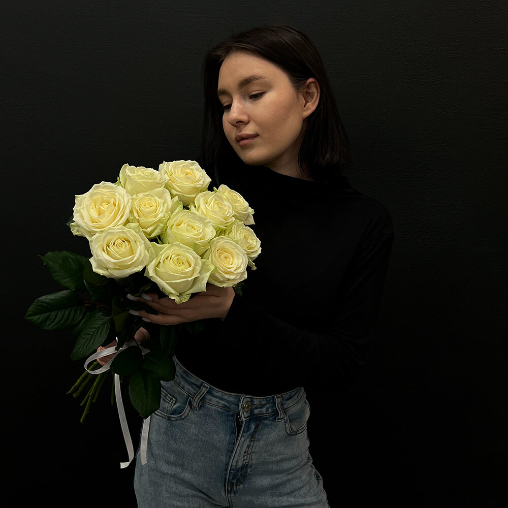 Классический букет из 11 белых роз 60 см