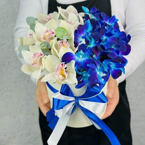 Изображение товара Шляпная Коробка "Белые и Синие Орхидеи" Rybe Flowers, для Любимой/Бабушке/Коллеги